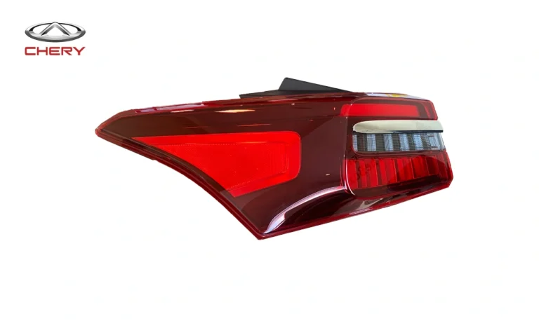 چراغ خطر روی گلگیر عقب چری آریزو 6